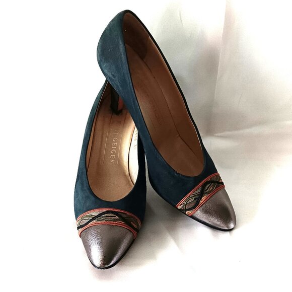 EUC ~ KURT GEIGER Baldini Gorgeous Navy Blue Suede Pumps ~ Size 9 - Picture 1 of 15